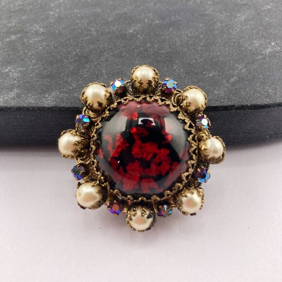 VINTAGE Red and black foil glass faux pearl AB rhinestone filigree round brooch - Picture 6 of 8